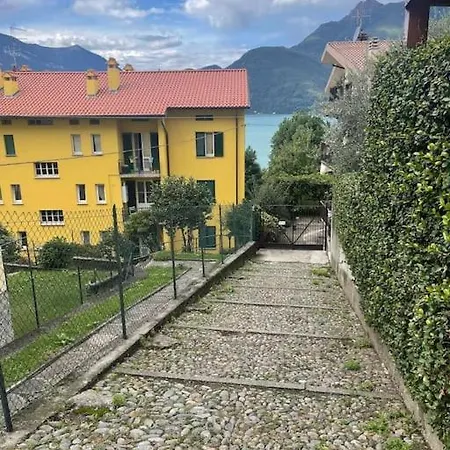 La Casa Gialla Di Valentina * Bellano