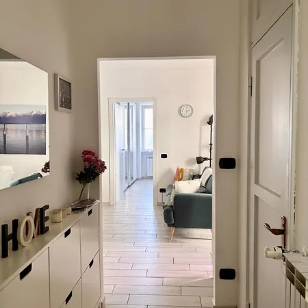 La Casa Gialla Di Valentina Daire Bellano