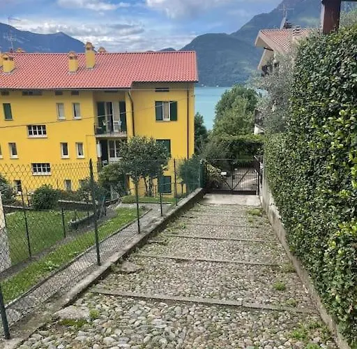 La Casa Gialla Di Valentina * Bellano